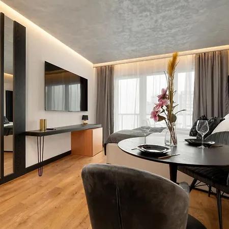 Elegant Close To River With Air Conditioning By Renters Prestige Wrocław