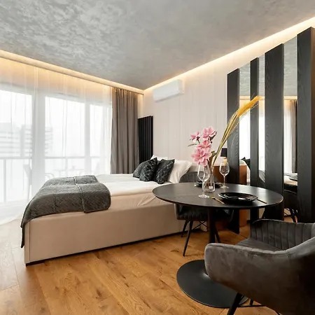 Elegant Close To River With Air Conditioning By Renters Prestige * Breslavia