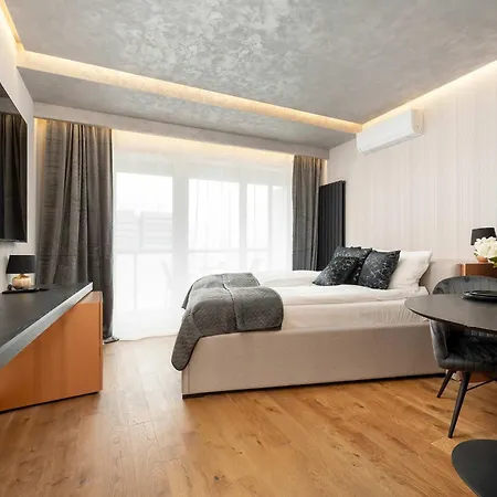 Elegant Close To River With Air Conditioning By Renters Prestige Lägenhet *
